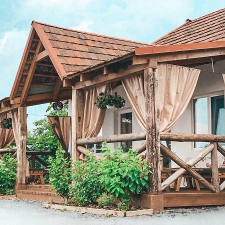 Villa Lukash Yanoshi Bagian luar foto