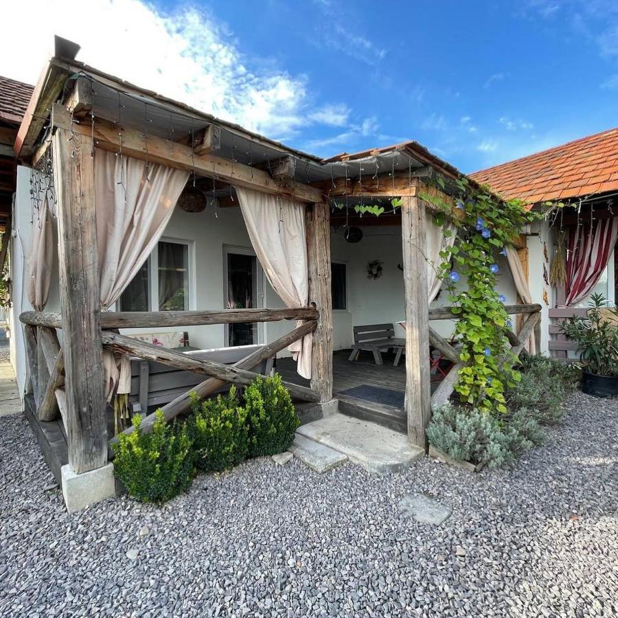 Villa Lukash Yanoshi Bagian luar foto