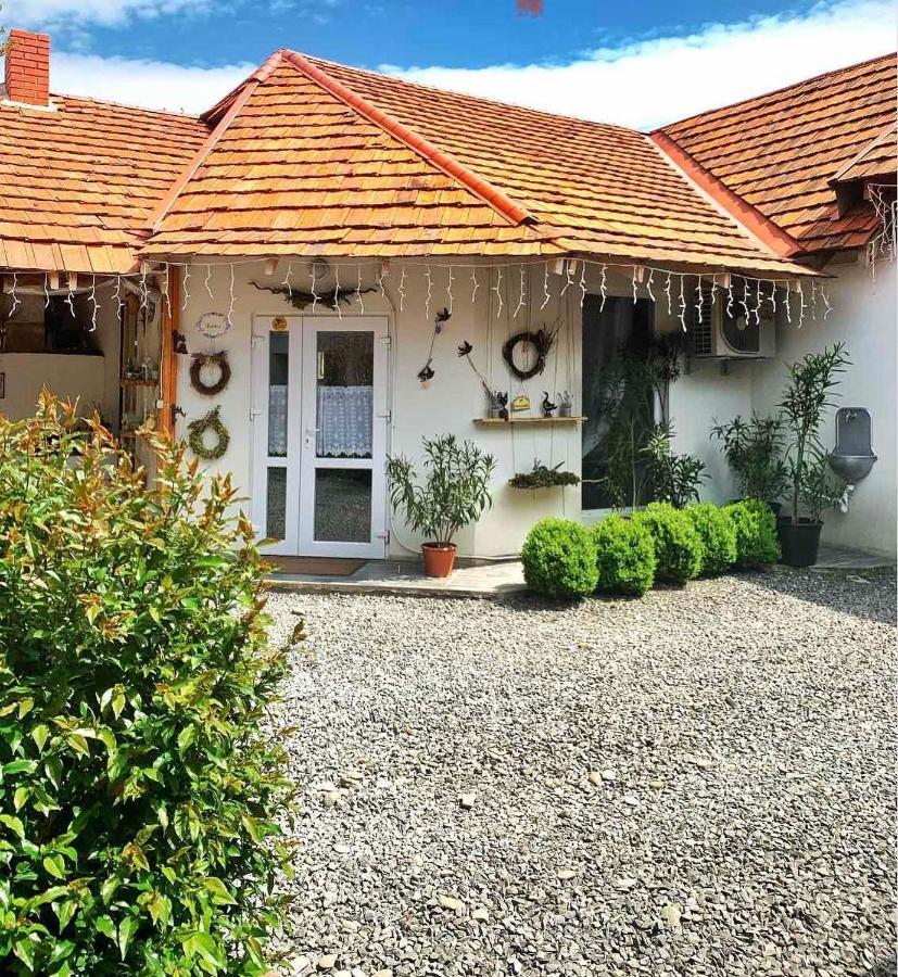 Villa Lukash Yanoshi Bagian luar foto