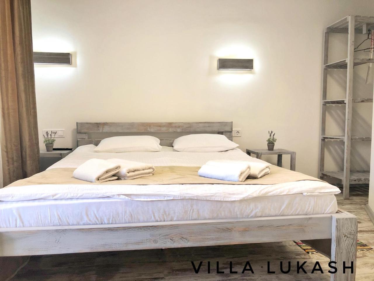 Villa Lukash Yanoshi Bagian luar foto