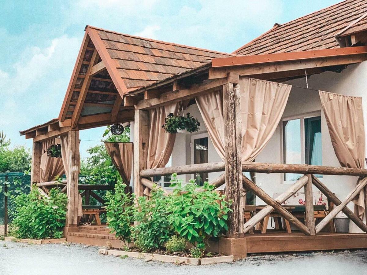 Villa Lukash Yanoshi Bagian luar foto
